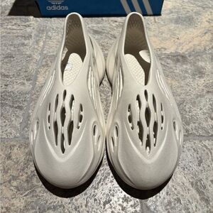 Cream ,Yeezy foam runners